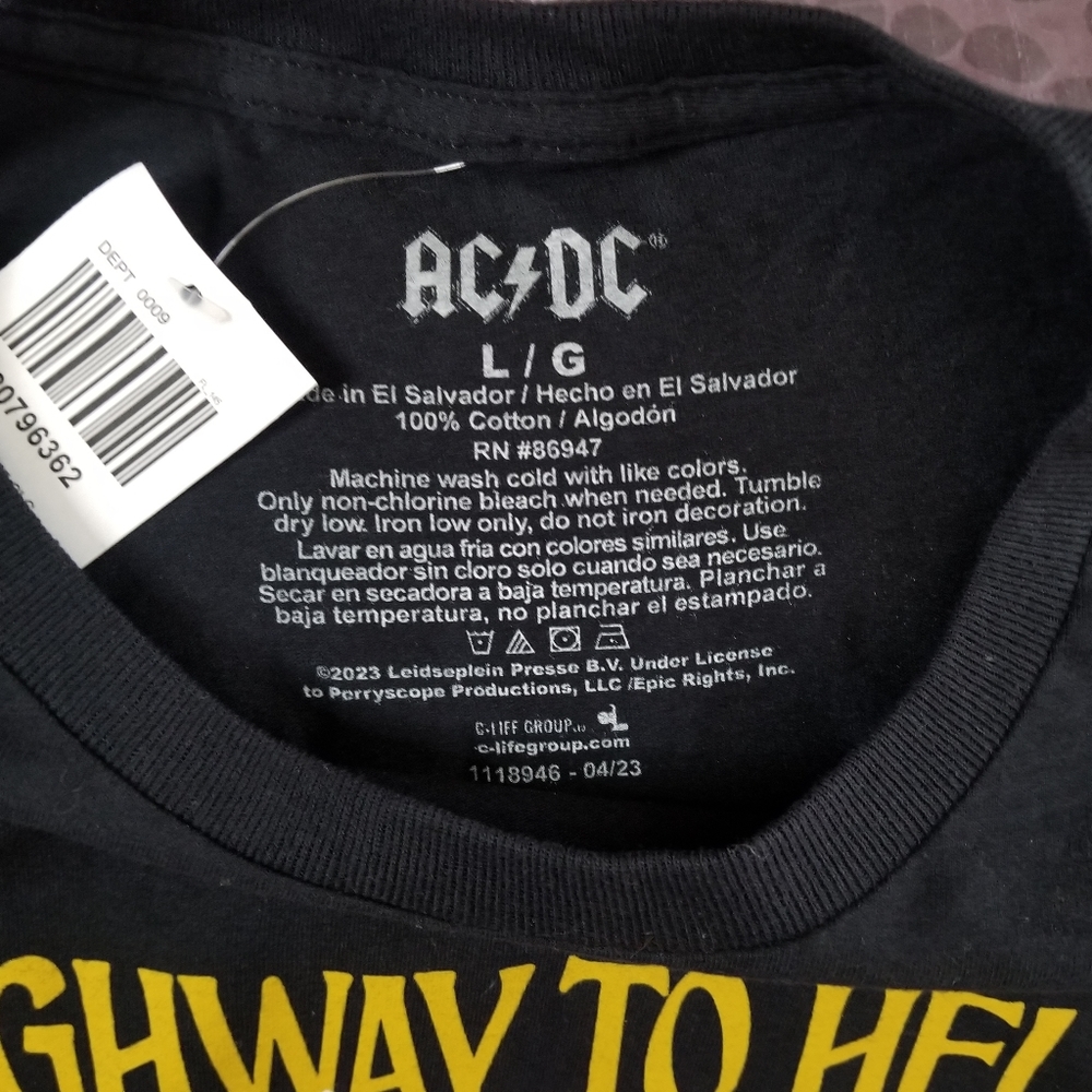 ACDC Highway To Hell Mens Large Tshirt NWT - Picture 2 of 4